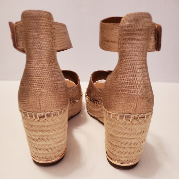 Sandals - Picture 2 of 5